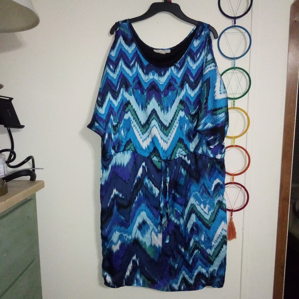 Jonathan Martin Blue Open Shoulder Chevron Stripe Silky Dress 10